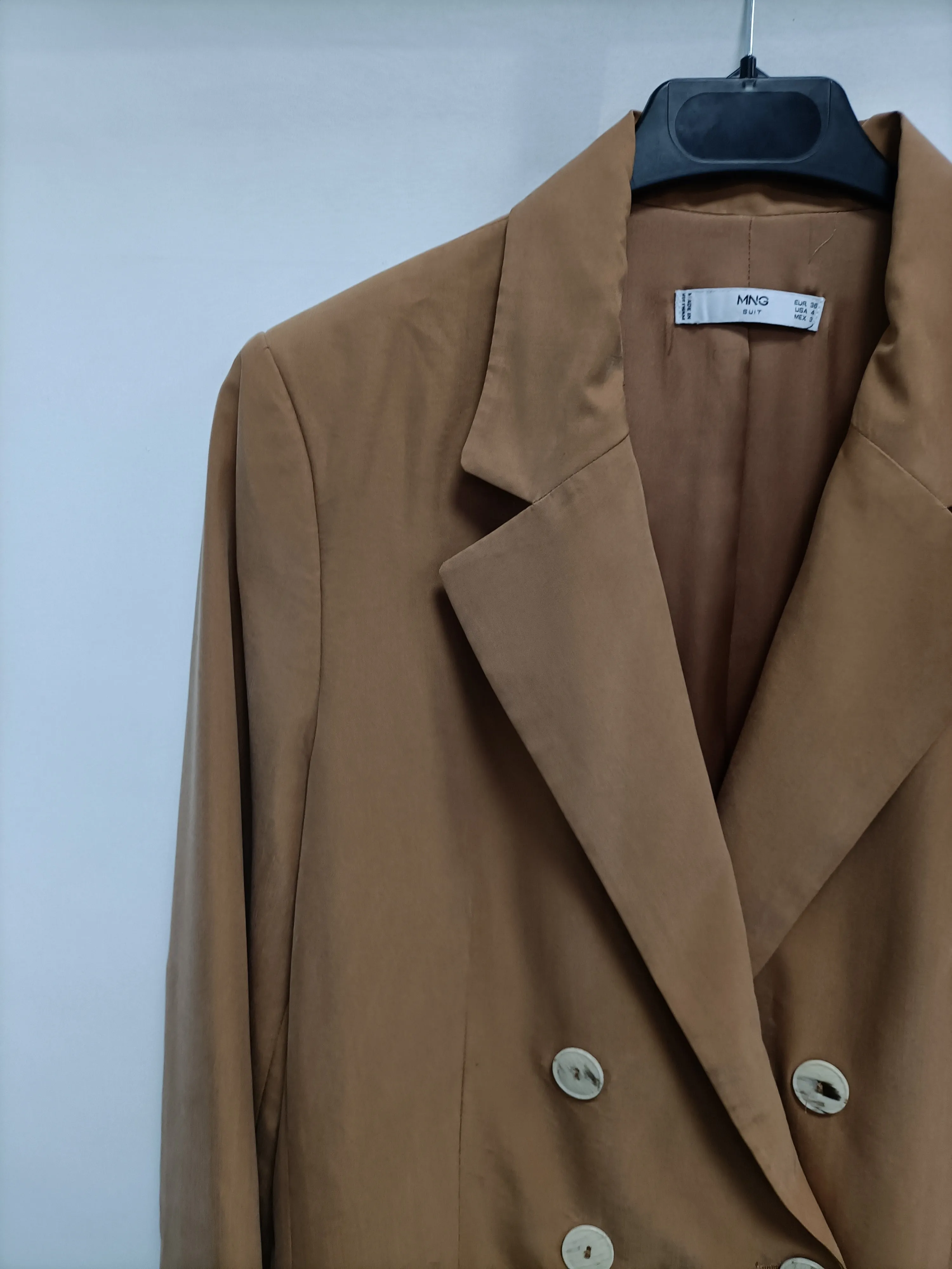 MANGO. Blazer Camel cruzada  T.36